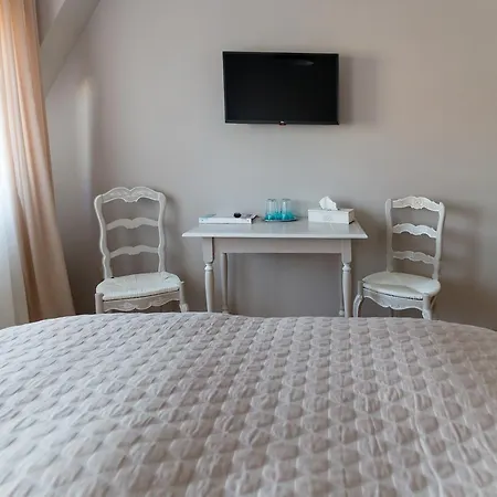 Aurora Vendeghaz Konukevi 4*